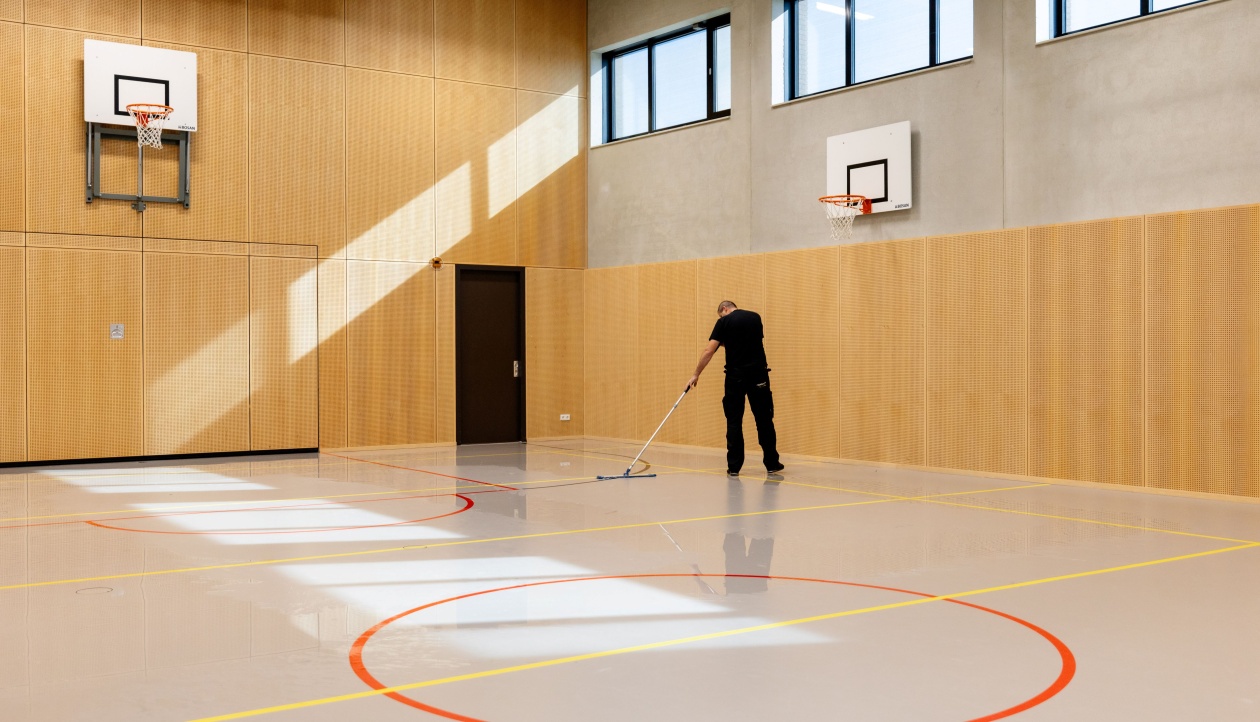 How long does a seamless sports floor last?