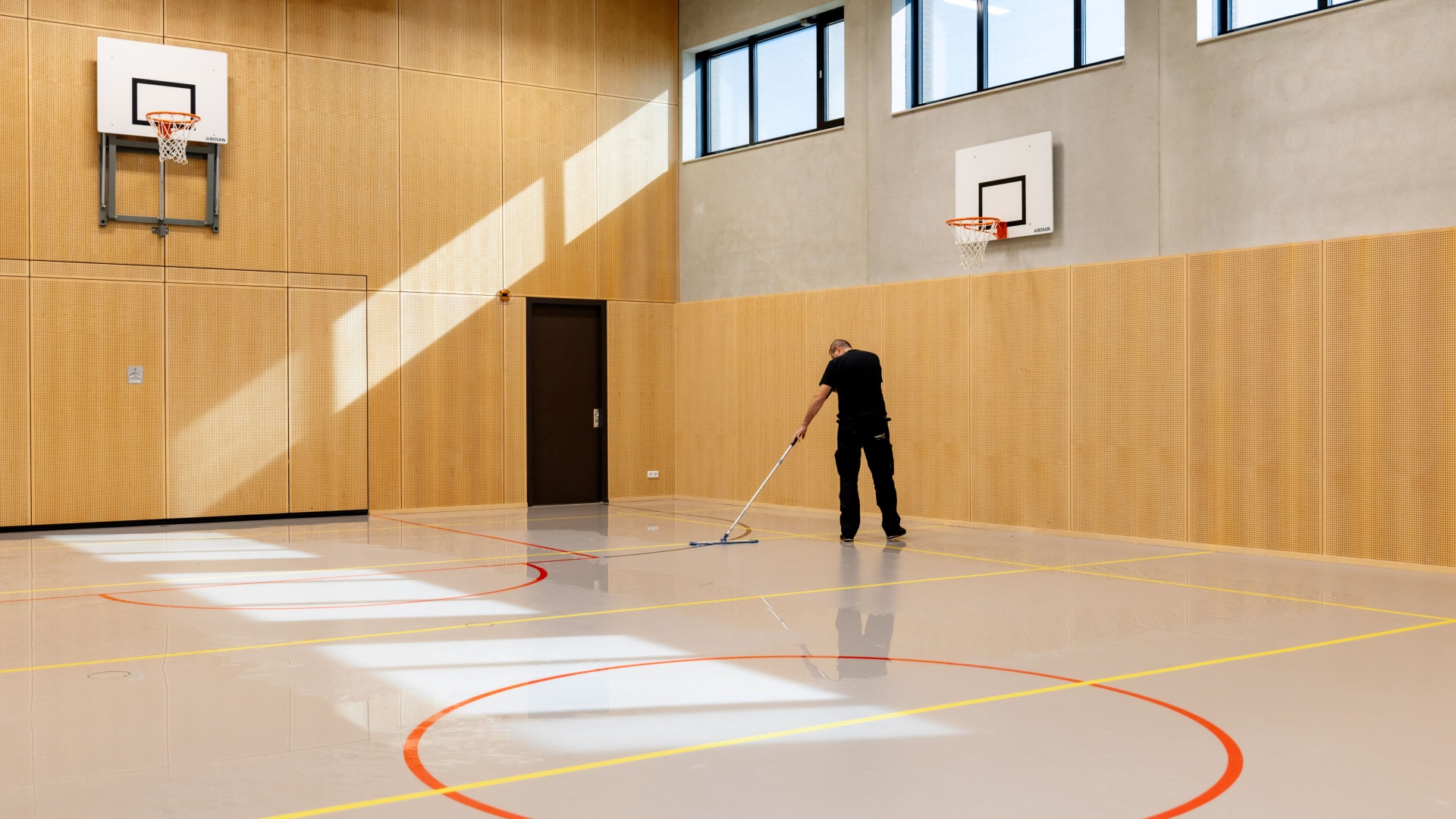 How long does a seamless sports floor last?